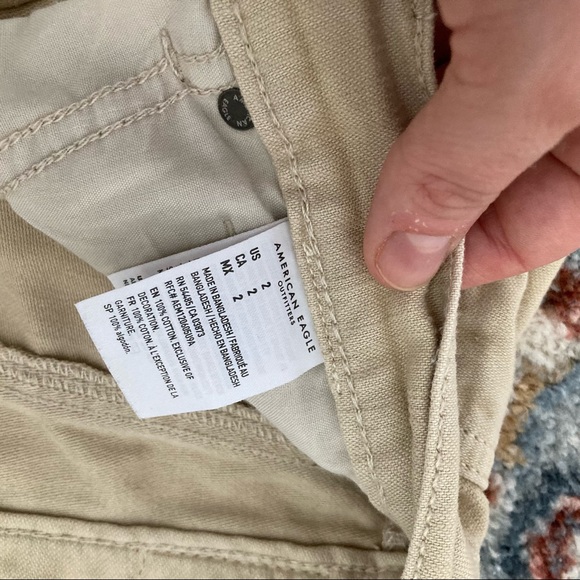 AE jean shorts sz 2 cut off cream colour! - Picture 3 of 4